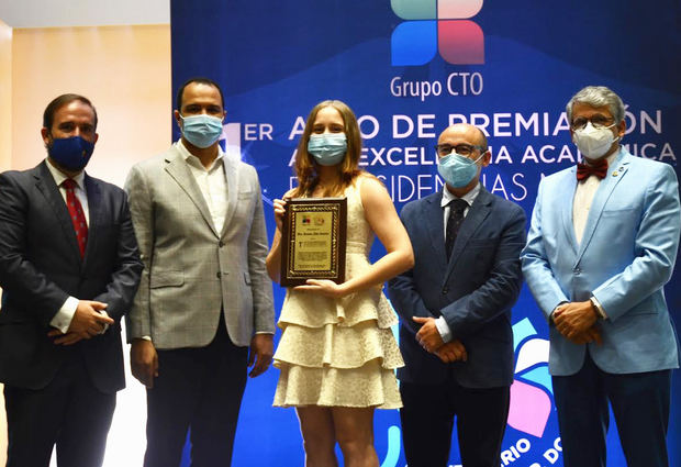 Raúl Díaz Vázquez, Carlos Mendieta, Renata Alba Camilo, Antonio Martín Conejero y Miguel Robiou.