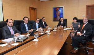 Gobernador Valdez Albizu recibe inversionistas internacionales 