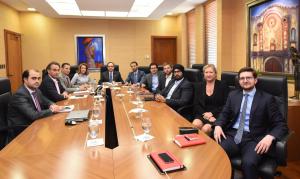 Gobernador Banco Central se reúne con grupo de inversionistas internacionales