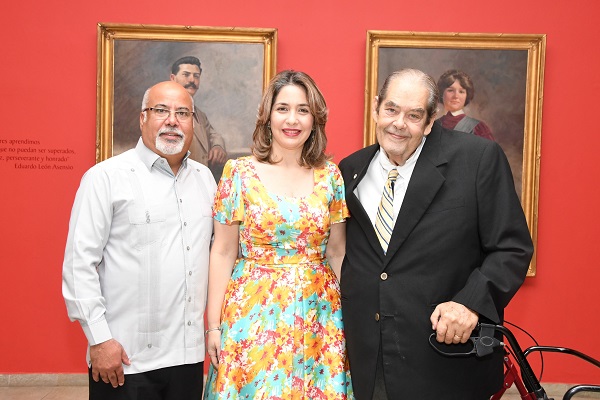 Rev. José Victoriano, María Luisa Asilis de Matos y Carlos Fernández Rocha.