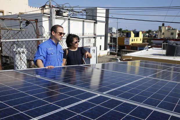 Revisión de los paneles solares.