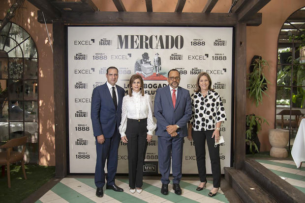 Servio Tulio Castaños, Patricia De Moya, Antoliano Peralta y Josefina Vega de Montes.