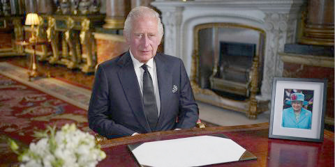 El rey Carlos III homenajea a su madre y promete seguir sus pasos en su primer discurso
