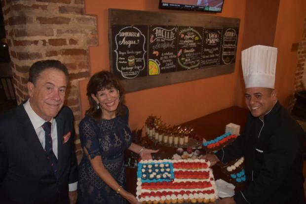 Richard Bernstein y su esposa Robin Bernstein el Chef del Hodelpa Nicolàs de Ovando