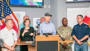 Turistas y residentes de Florida siguen &#233;xodo masivo contra el reloj por Irma