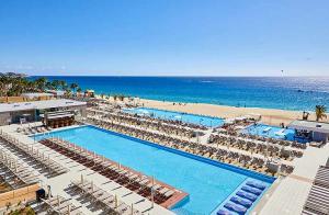 Riu innova con múltiples piscinas en su nuevo hotel de Los Cabos