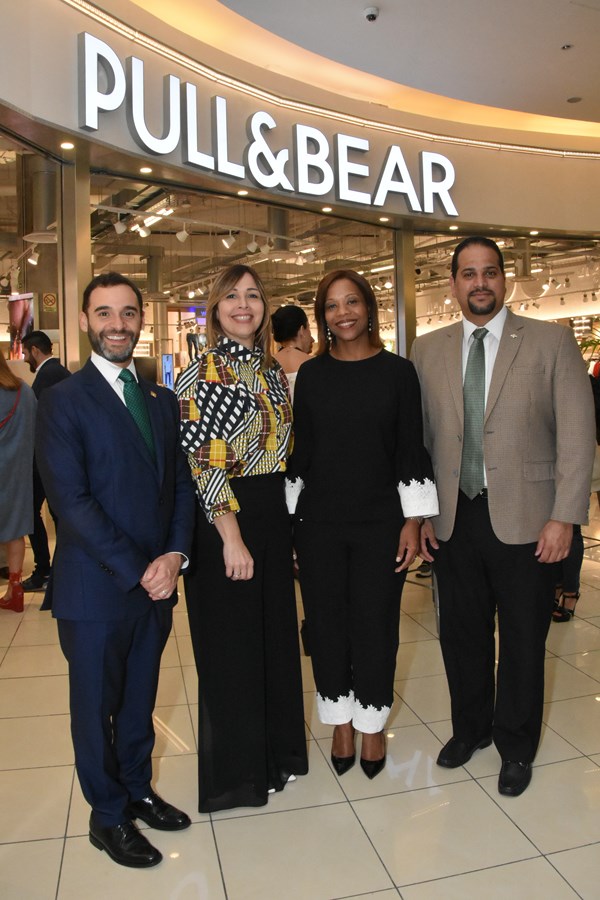 Roberto Jiménez, Sabrina De Camps, Miguelina Medina y Carlos Jiménez.