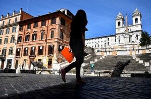 Roma empieza a desinfectar sus 337 iglesias católicas para reanudar las misas