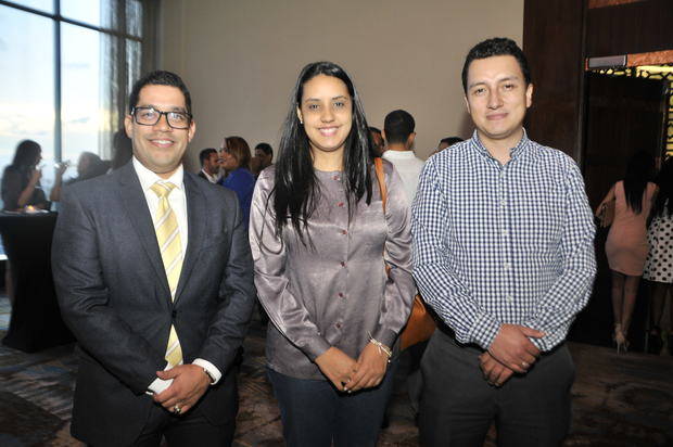 Ronald Casanova, Edna De Silva y Jair Vargas.