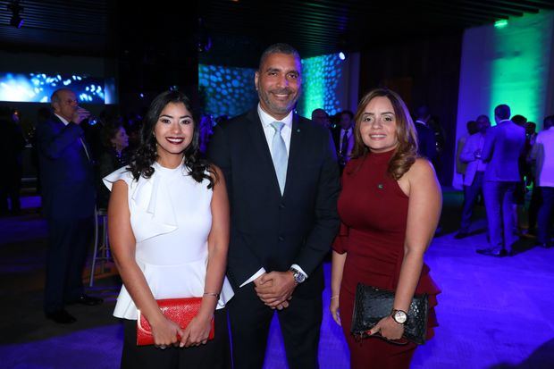 Rosselyn Peña, Cristian Carvajal y Leah Cruz