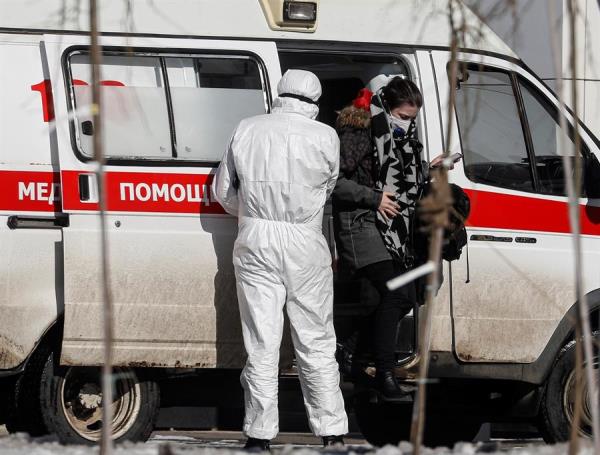 Moscú impone más restricciones para luchar contra la pandemia del coronavirus.