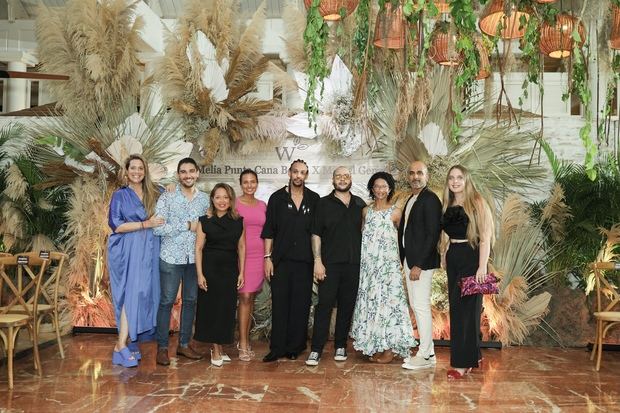 Miguel Genao y Frank Pérez junto al equipo de trabajo, del evento
