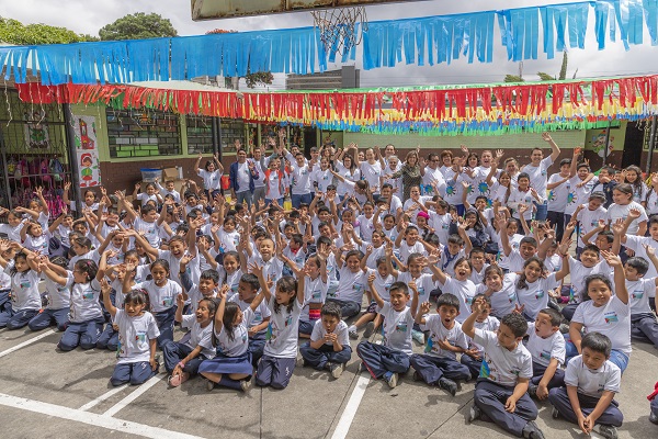 Tecnlogía en la escuela para beneficio de los estudiantes