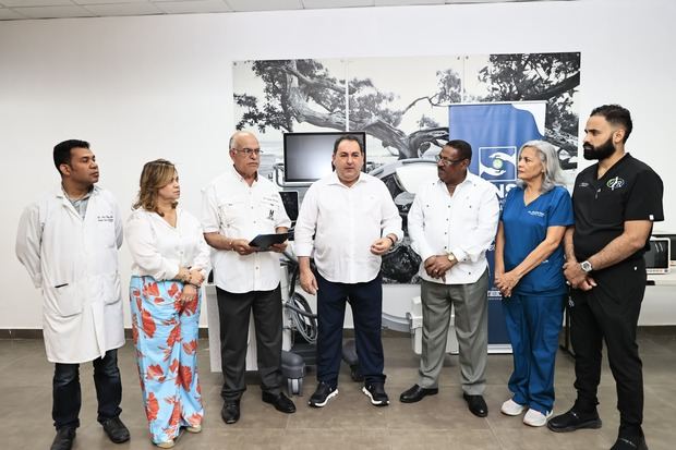 SNS entrega más de RD$29 millones en equipos a cuatro hospitales de Santo Domingo.