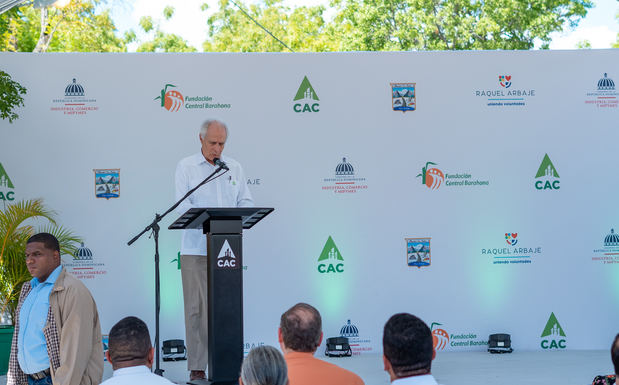 Don Virgilio durante su discurso.