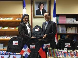 Embajador de Taiwán y senadora Cristina Lizardo apoyan iniciativas de educación 