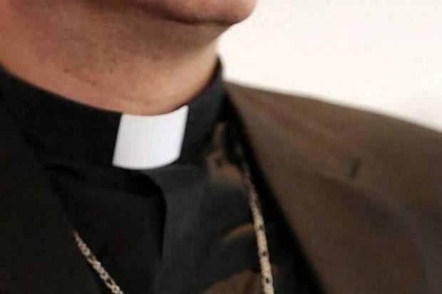 La Iglesia dominicana suspende a un sacerdote colombiano por pederastia.