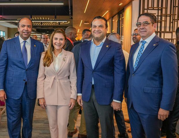 
Samuel Pereyra, Carolina Mejia, Jose Manuel Almonte y Rafael Cabrera.