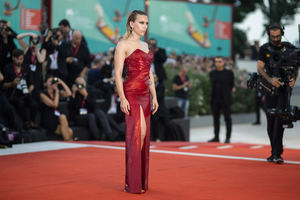 Derroche de glamour y lujo sobre la alfombra roja de la Mostra de Venecia