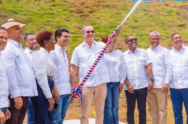 Presidente Luis Abinader inaugura acueducto.