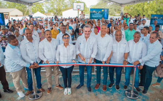 Inauguración de polideportivo por parte de Luis Abinader.