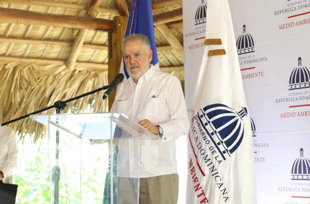 Ministro de Medio Ambiente, Miguel Ceara Hatton.