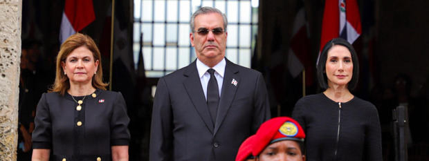 Raquel Peña, Luis Abinader y Raquel Arbaje.