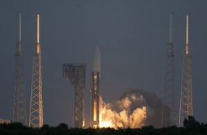 Fotografía de archivo en la que se registró un cohete Atlas V 531 de la compañía United Launch Alliance (ULA), al despegar de la plataforma 41 del Centro Espacial Kennedy.