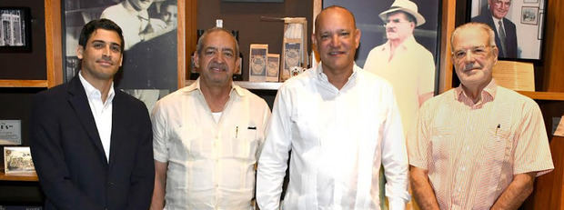 Eduardo Cortés, Vicepresidente de Operaciones, Víctor Hidalgo, Director Ejecutivo Comisión Nacional de Cacao, Ulises Rodríguez, Director General de ProIndustria y el Sr. Ignacio Cortés Gelpí, Presidente de Cortés Hermanos.