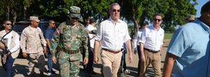 Presidente Abinader visita sorpresivamente la frontera