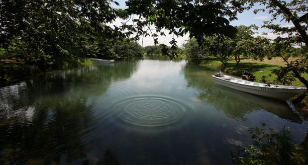 Vista de una laguna del Parque Humedales del Ozama en República Dominicana.
