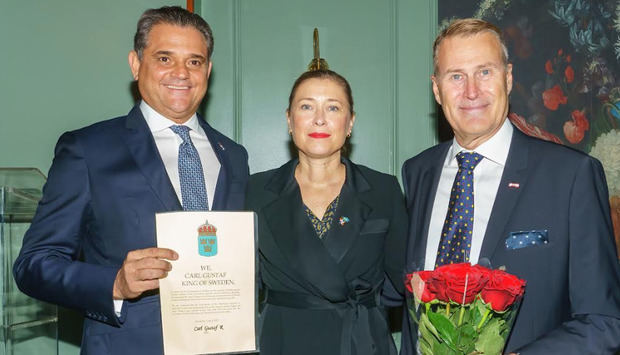 Nuevo cónsul Juan Cordero, Embajadora Hanna Lambert, Cónsul saliente Sven Holmbom.