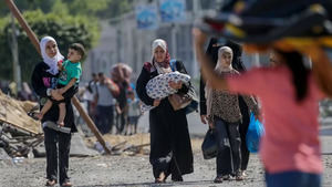 Suben a 1.800 los muertos en Gaza por bombardeo israelí y aumenta violencia en Cisjordania