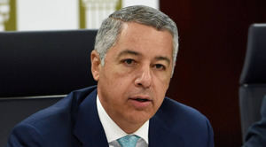 Exministro dominicano Donald Guerrero, imputado por corrupción, queda libre bajo fianza