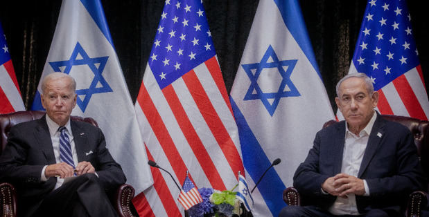 Presidente de EE.UU. Joe Biden (i) junto al primer ministro israelí Benjamin Netanyahu (d).