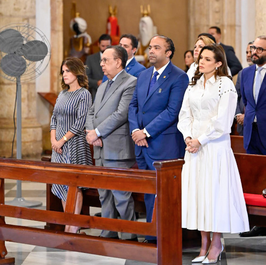 Desde la izquierda: Nelly Carias, miembro del Consejo de Directores de Banreservas; Héctor Valdez Albizu, gobernador del Banco Central; Samuel Pereyra, administrador general del Banco de Reservas, y Noelia García de Pereyra.