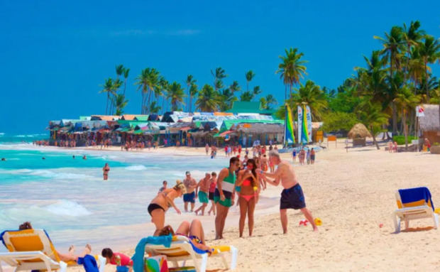 David Collado pronostica ingresos sobre los US$10,000 millones por turismo.