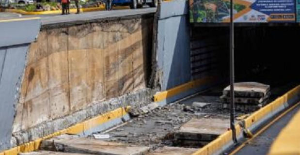 Pared colapsada de túnel de la avenida 27 de Febrero con Máximo Gómez.