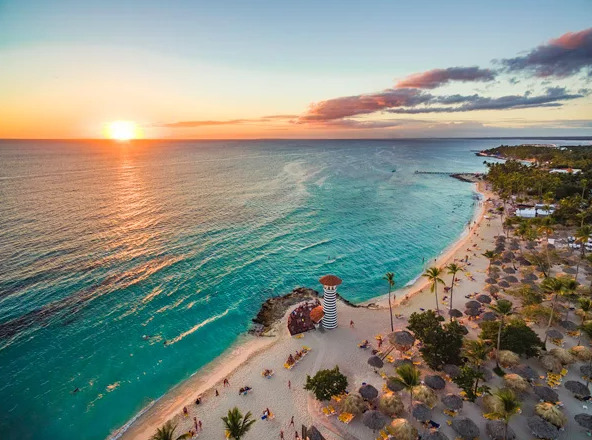 República Dominicana y Colombia lideran el turismo internacional de LatAm.