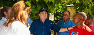 Ministro José Paliza visita Arenoso con más ayudas para las familias afectadas por las lluvias.