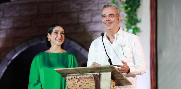 Raquel Arbaje y Luis Abinader.