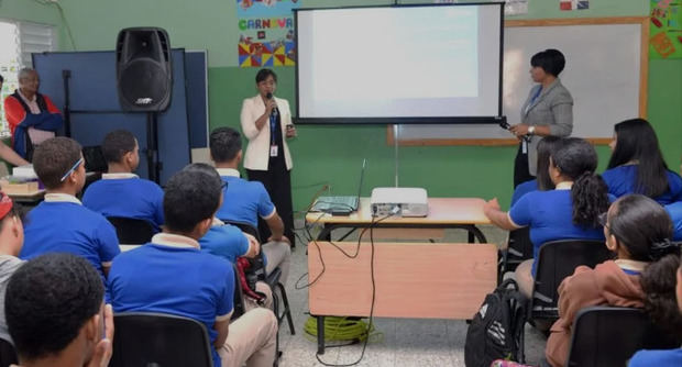 La OEI reconoce el avance dominicano en educación y pide más acción colectiva.