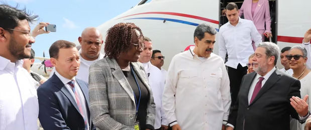 El presidente de Venezuela, Nicolás Maduro, y el de Guyana, Irfaan Ali.