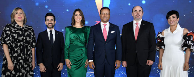 Zaide Alba, Manuel José Matos, Nicole Toribio ,Carlos Flores, Richard Ros y Kalys Bautista.