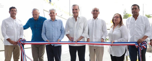 Abinader inaugura paso a desnivel de la avenida Las Carreras.