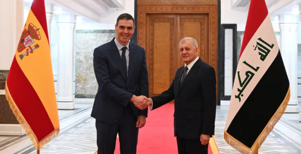 Presidente del Gobierno, Pedro Sánchez (izq.), durante su reunión con el presidente iraquí, Abdelatif Rashid (dcha.)