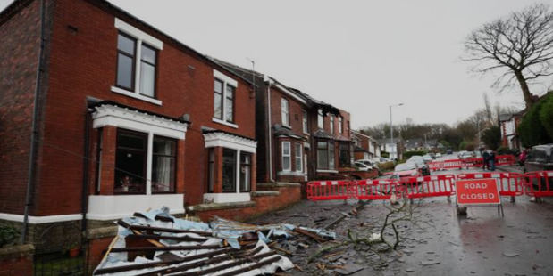 Un tornado arrancó el tejado de varias casas durante la noche del miércoles al jueves en la localidad de Stalybridge, cerca de Mánchester, en el norte de Inglaterra.