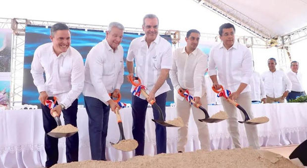 Inicio de las obras de infraestructura turística en Pedernales, iniciando por el puerto. 27 mil millones.