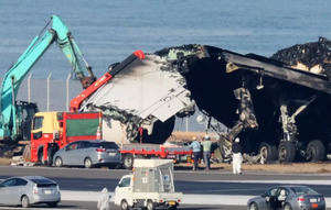 Continúan las cancelaciones de vuelos en el aeropuerto tokiota de Haneda por el accidente