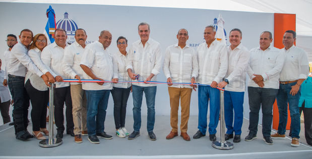 Presidente Luis Abinader en inauguración de obras.